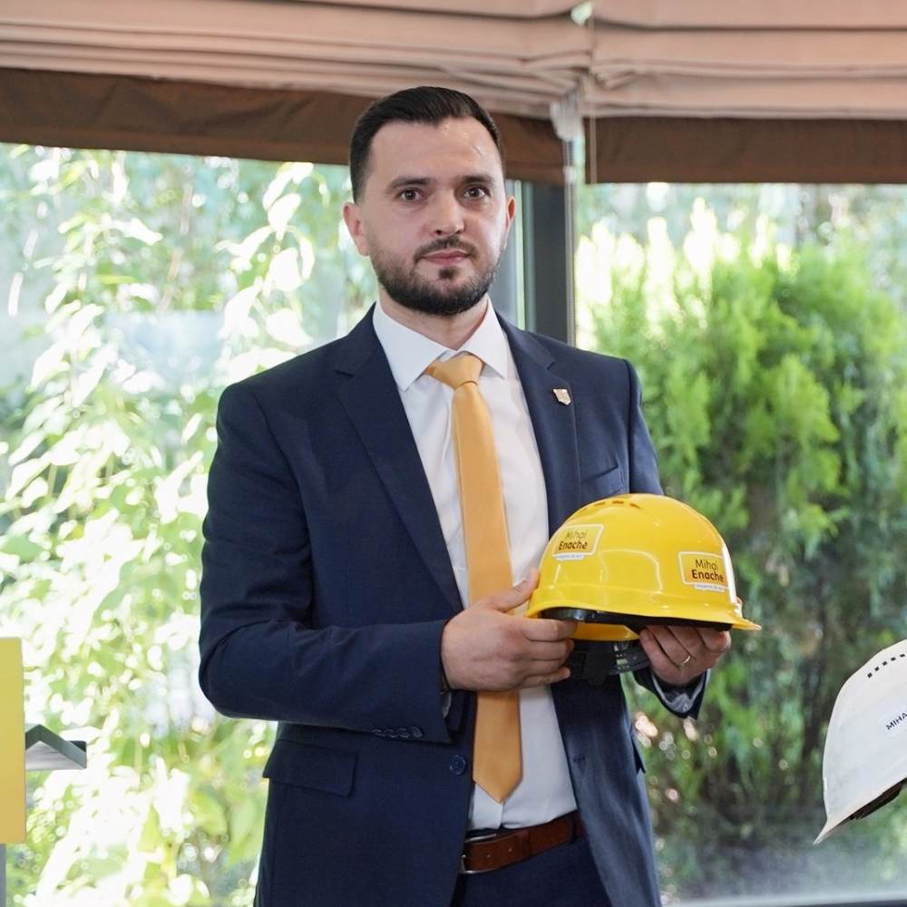 Enache, AUR: "Am deschis Muzeul Risipirii Banului Public, trotuarul rulant de la Gara de Nord"