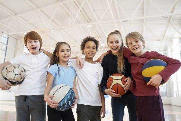 Elevii se plâng că nu au timp pentru activităţi recreative, culturale şi sportive