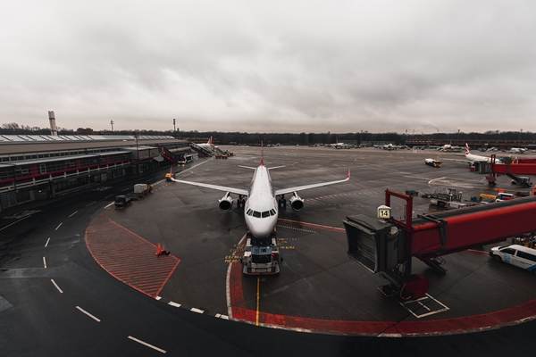 Fermierii germani au blocat accesul pe aeroportul din Frankfurt