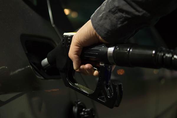  Dumitru Chisăliţă: Noi creşteri de preţuri la pompă din anul 2025