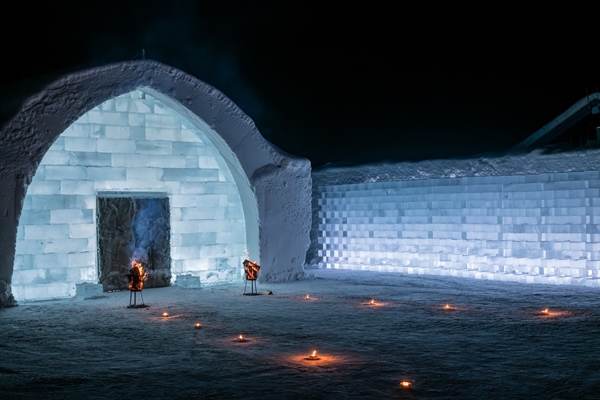 Creaţie la -5°C: Cum construieşti o cameră de gheaţă şi zăpadă la Ice Hotel în Suedia