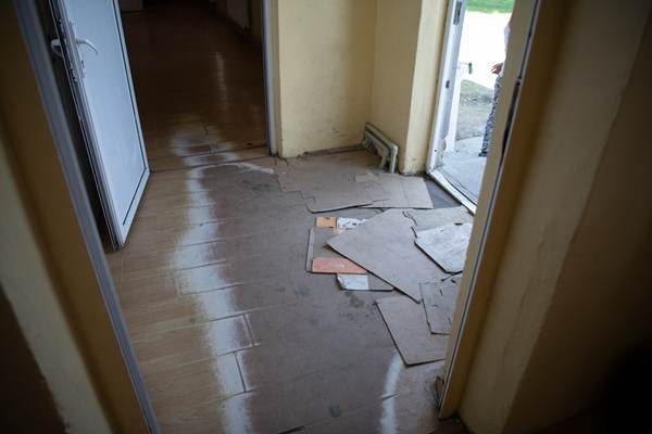 Narada: În România încă se prăbuşesc tavenele şcolilor peste copii