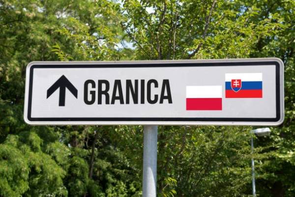 Dpa: "Polonia ridică controalele temporare la frontiera cu Slovacia"
