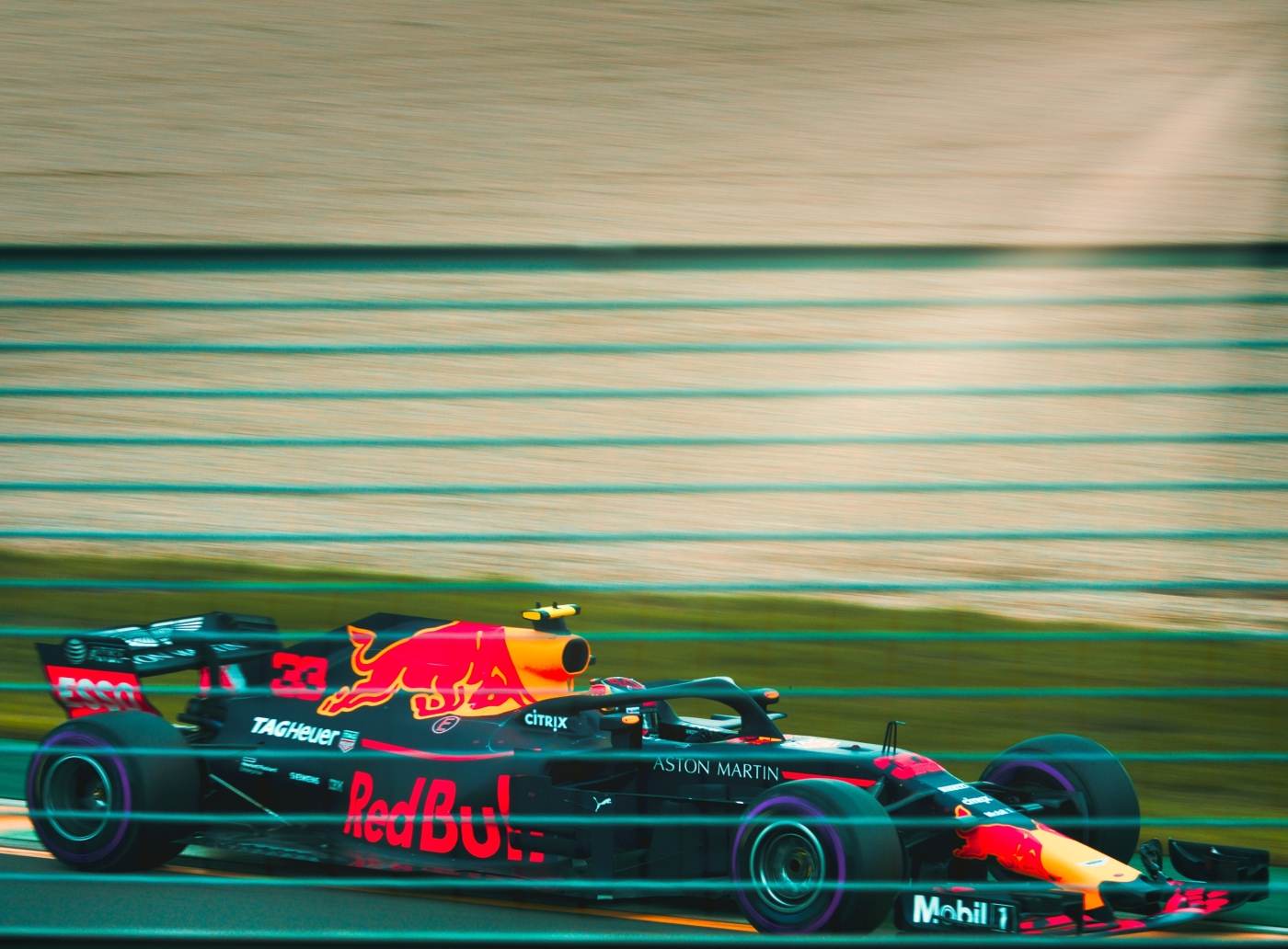 Max Verstappen spune că nu are niciun motiv să plece de la Red Bull