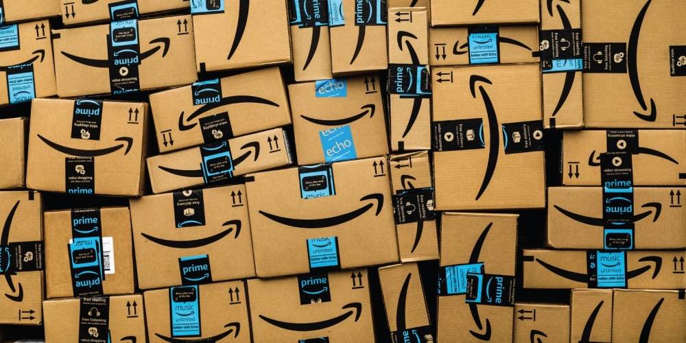 Reuters: "Autoritatea pentru concurenţă din Polonia a amendat Amazon cu 7,8 milioane de dolari"