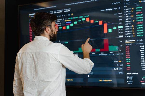EY România a asistat Hidroelectrica în achiziţia unor linii de business ale UCM Reşita