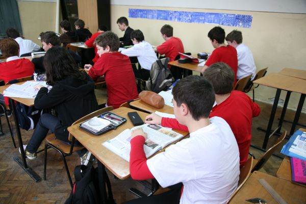 Elevii s-au supărat pe noul statut
