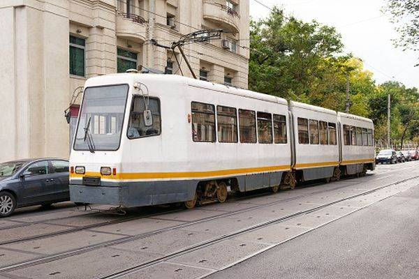 Primarul Capitalei anunţă că a fost atribuit ultimul contract pentru înlocuirea liniilor de tramvai degradate