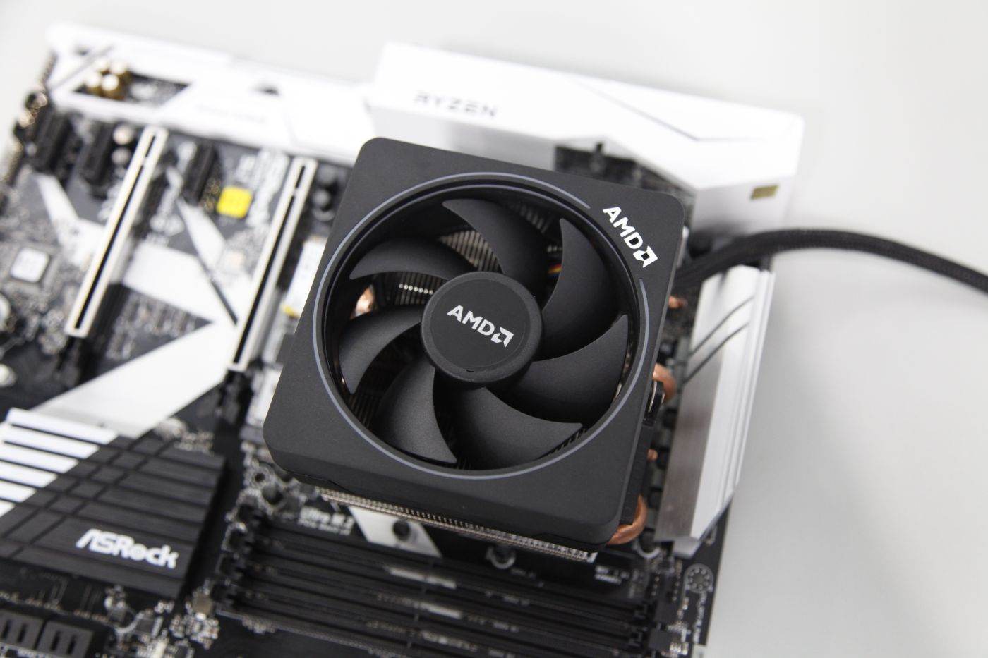 AMD va achiziţiona producătorul de servere ZT Systems