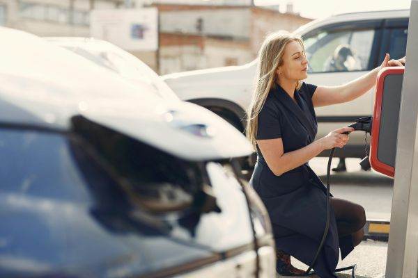 Business Insider: Shift to electric vehicles reduces demand for China's oil 