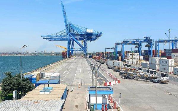 Investiţiile semnificative în infrastructura de transport naval din România sunt esenţiale pentru menţinerea competitivităţii economice şi pentru integrarea mai profundă a ţării în reţelele europene şi globale de transport.