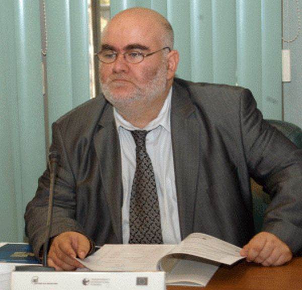 Presă: Percheziţii la locuinţa fostului profesor snsps alfred bulai, în dosarul de hărţuire sexuală 