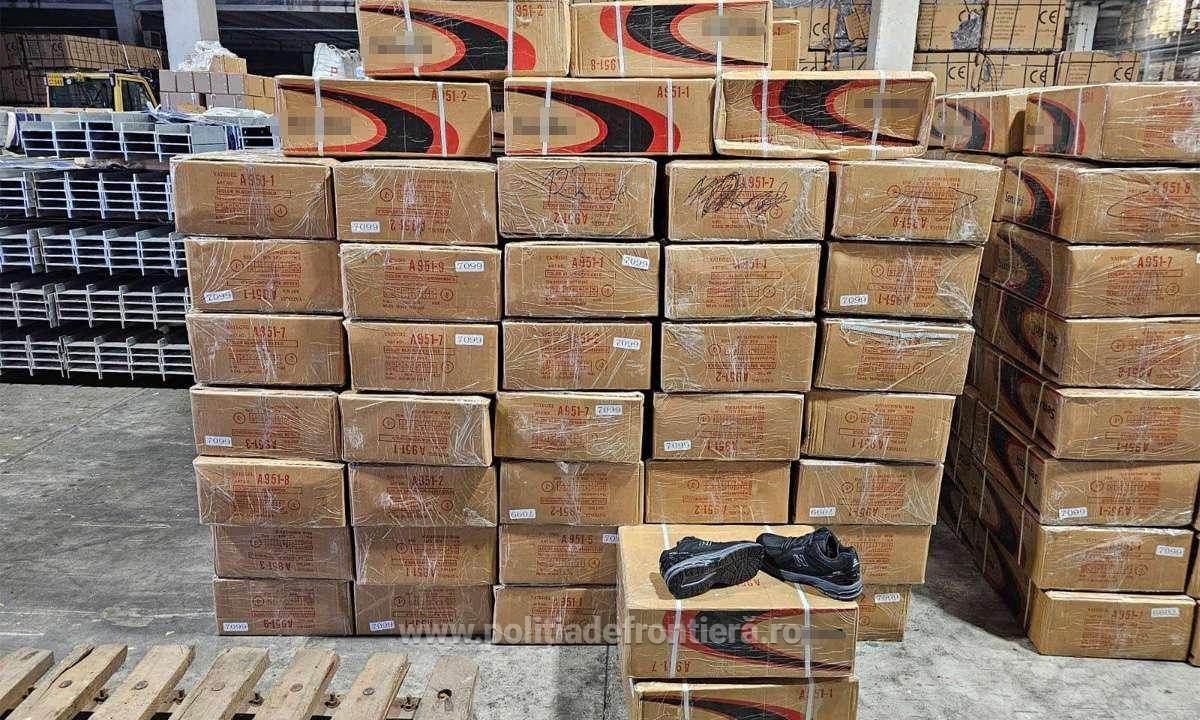 Poliţiştii de frontieră constănţeni au descoperit incălţăminte sport susceptibilă a fi contrafăcută, în valoare de aproximativ un milion de euro