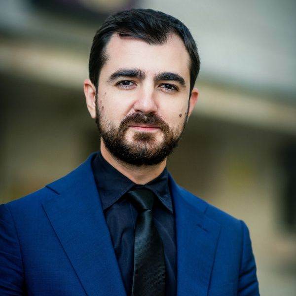 "Trebuie spus stop acestor creşteri de taxe. În loc să rezolvămproblemele bugetare prin reforme reale, vedem doar simulări care nearată cât de gravă este situaţia, fără soluţii sustenabile", a spusdomnul Claudiu Năsui. (Sursa foto: facebook/Claudiu Năsui)