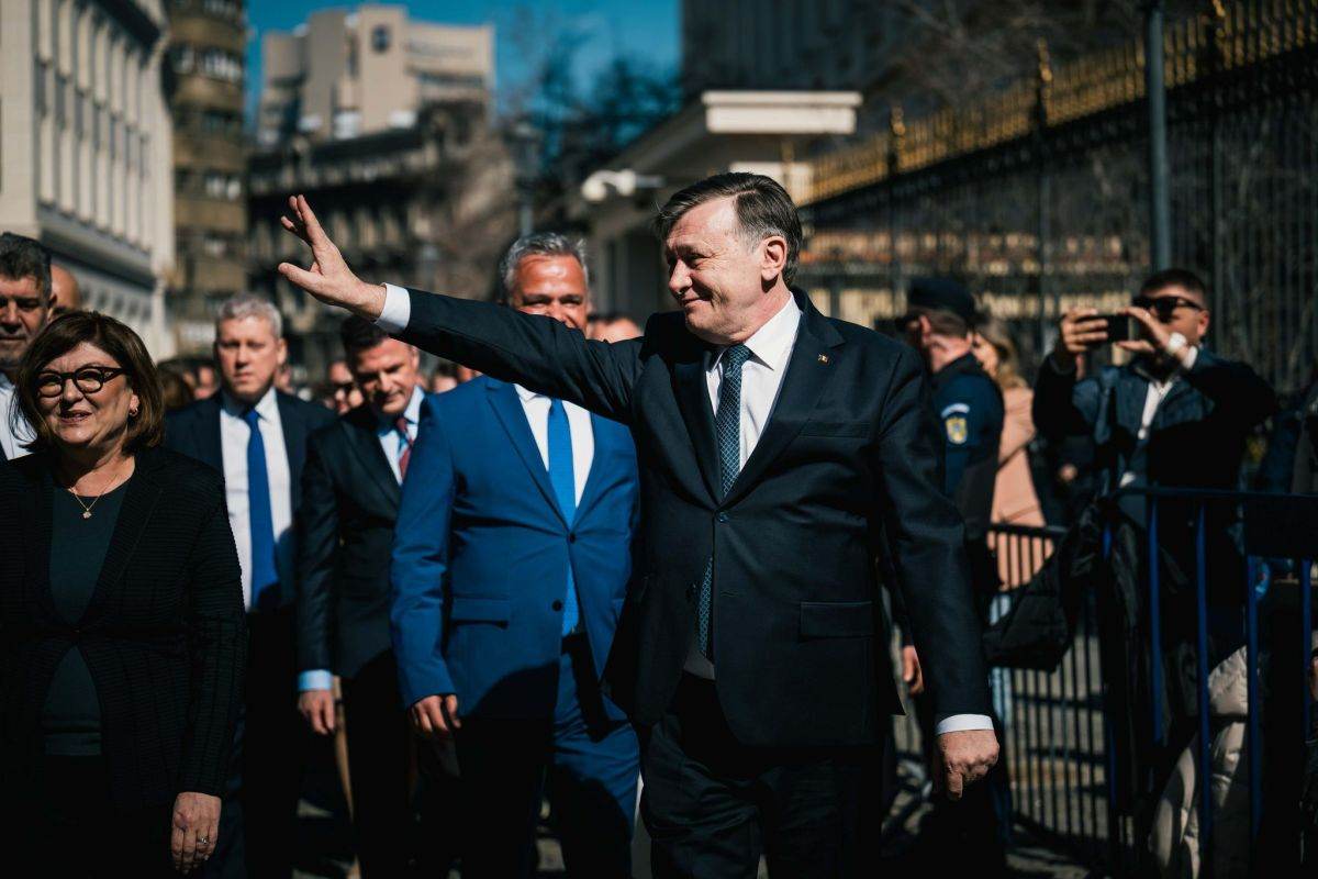 Crin Antonescu: 'Un preşedinte nu are voie să tacă'