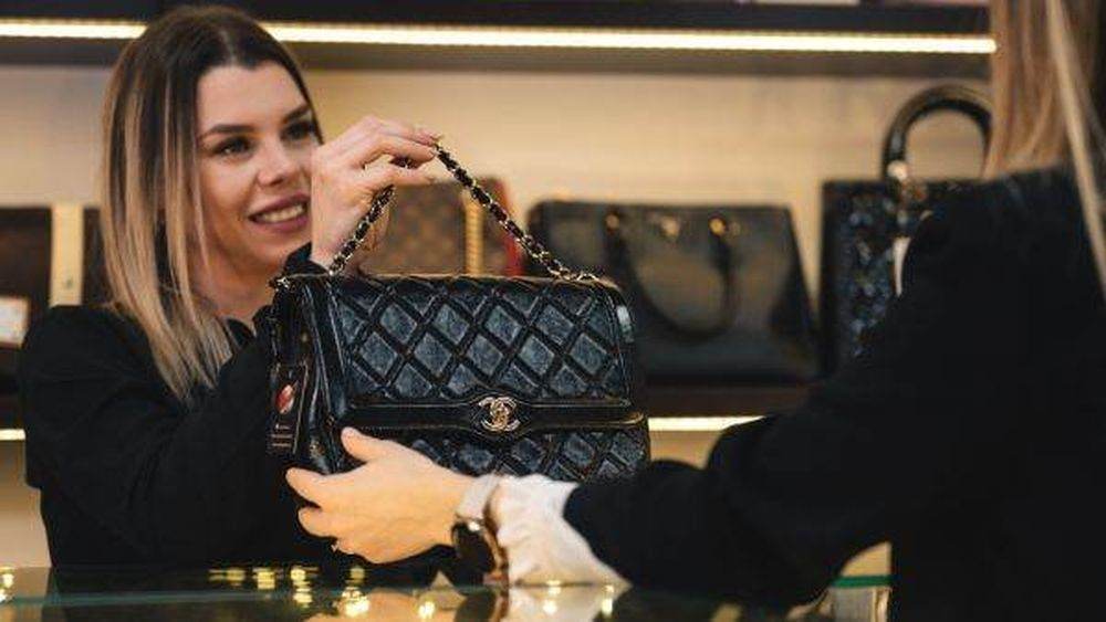 Scăderea cererii pe piaţa modei de lux determină schimbări de designeri la Gucci, Chanel şi Dior 