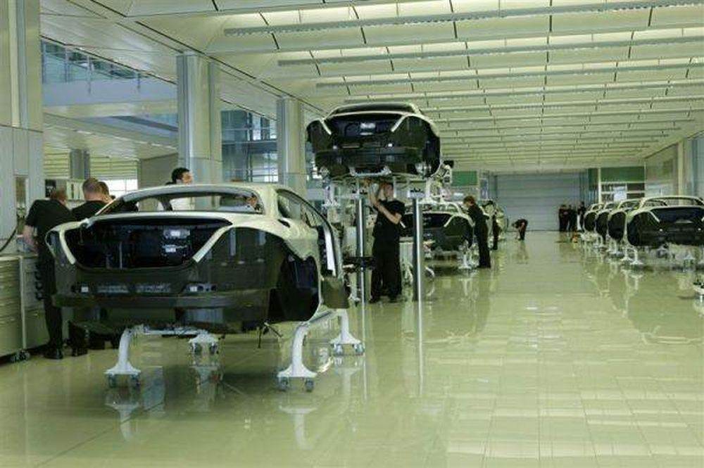 Industria auto reacţionează dur după anunţul lui Trump privind taxele vamale de 25% pentru maşinile şi piesele importate