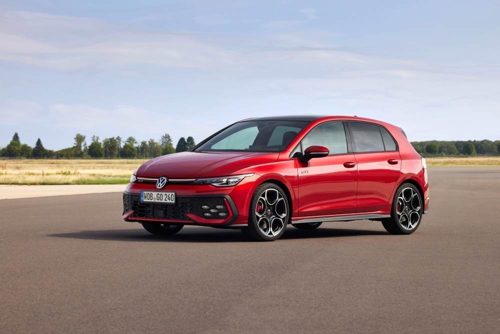 Comisia Europeană a amendat 15 mari producători auto cu 458 milioane de euro