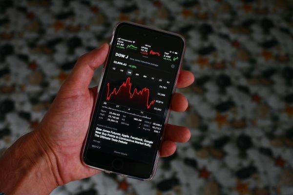 Căderea se adânceşte la bursa noastră, în ton cu deprecierea pieţelor europene 