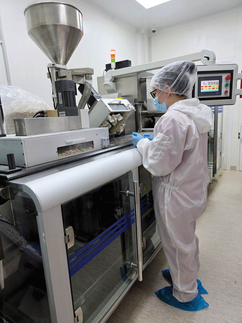 COSMO PHARM a investit 2 milioane de euro într-un laborator ultramodern pentru cercetarea şi producţia suplimentelor alimentare 