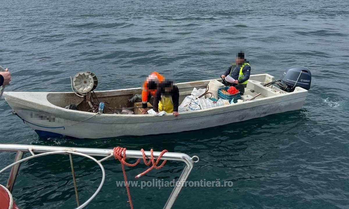 Ambarcaţiune cu 350 kg de peşte capturat ilegal la bord şi 1.800 metri de plasă, depistat de poliţiştii de frontieră