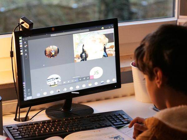 Euro200: financial support continues for young people who want to buy a computer