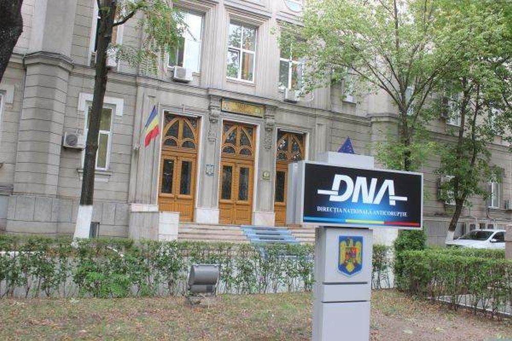 Percheziţii desfăşurate într-o cauză penală care vizează săvârşirea unor fapte de corupţie