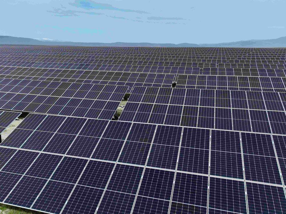 MORE şi PPC Renewables: Opt noi centrale fotovoltaice cu o capacitate totală de 882,4 MW în Macedonia