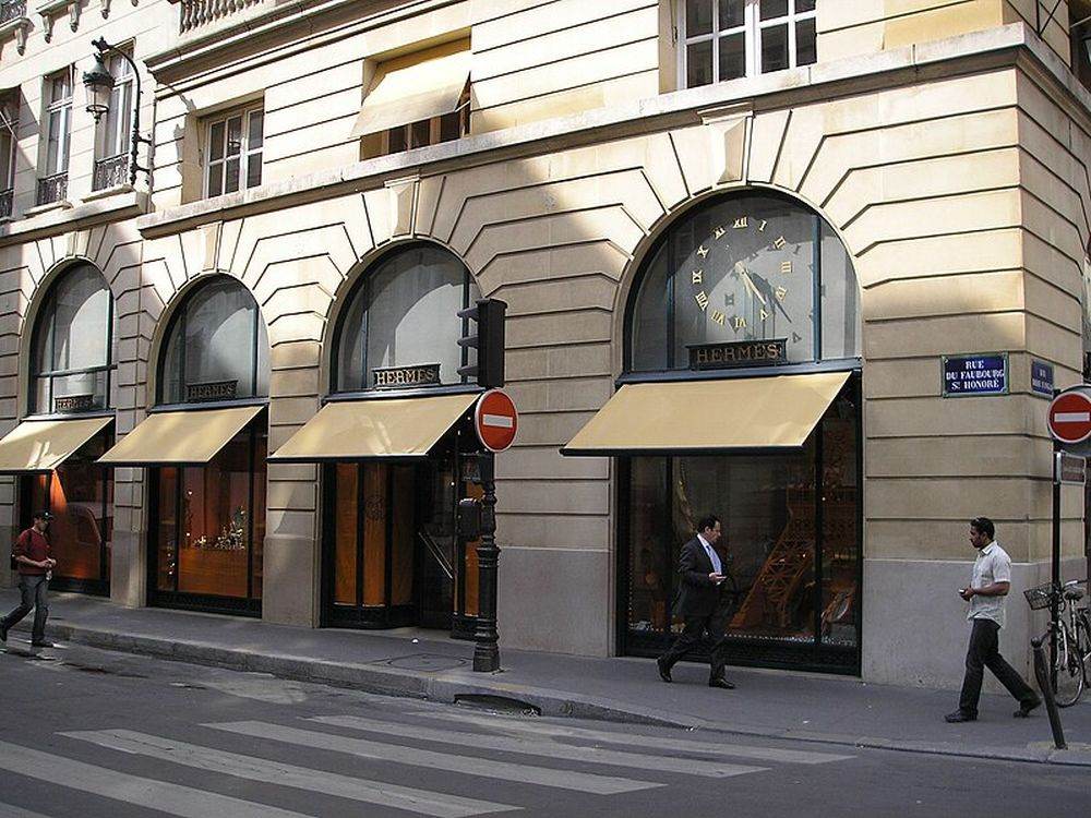 Hermès detronează LVMH şi devine cea mai valoroasă companie de lux din lume