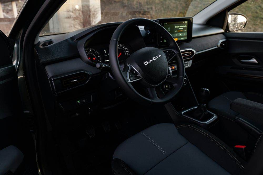 Producţia de autoturisme din ţara noastră a scăzut cu peste 11% în primul trimestru din 2025