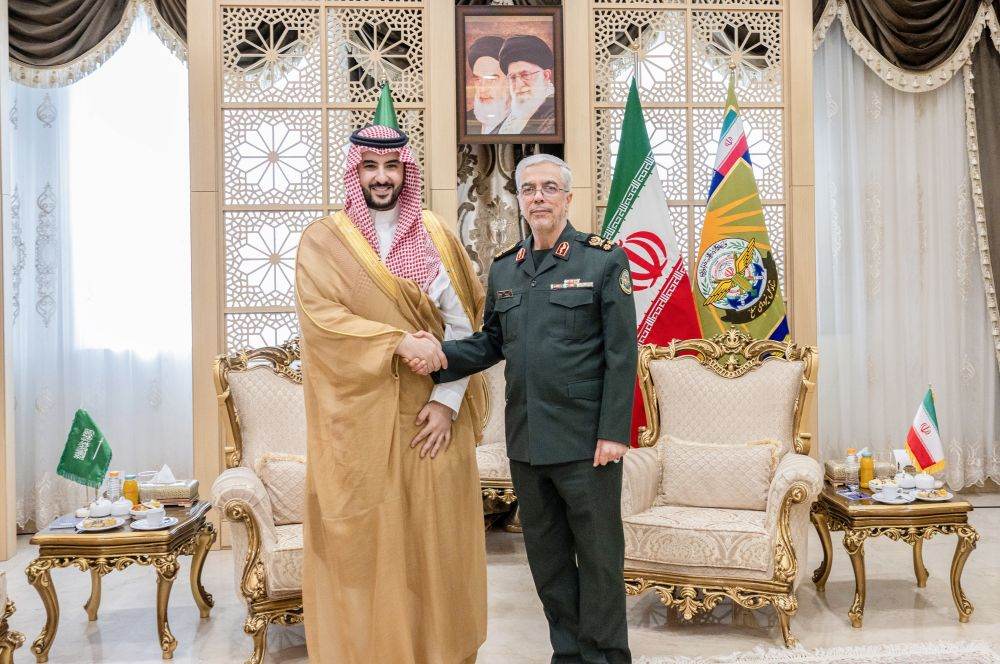 Ministrul apărării al Arabiei Saudite a sosit la Teheran, înaintea discuţiilor Iran-SUA