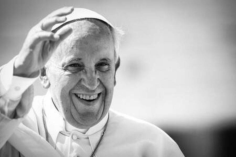 O hemoragie cerebrală, posibilă cauză a morţii Papei Francisc