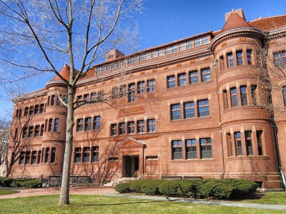 Harvard dă în judecată administraţia Trump