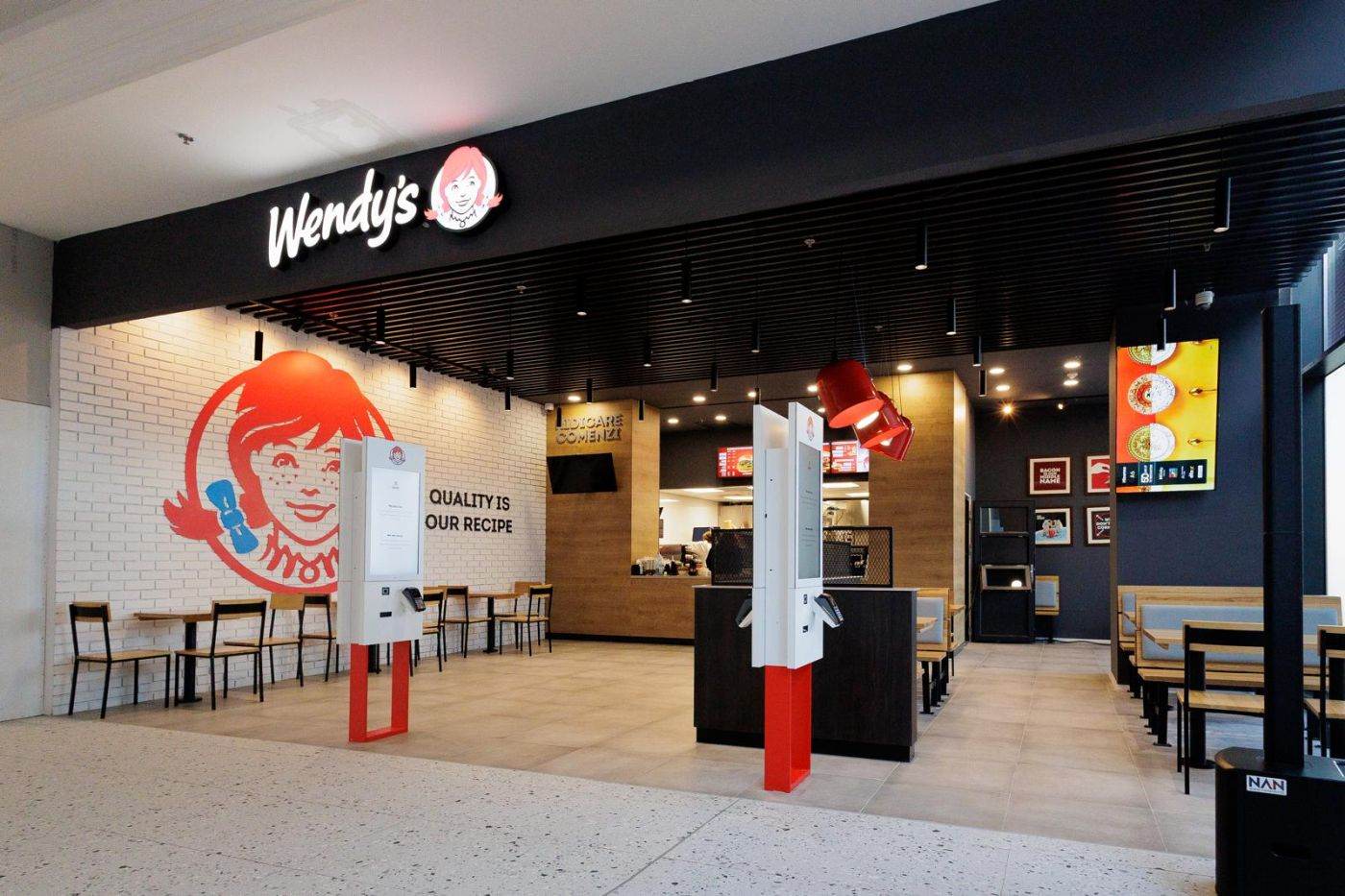 Wendy's mizează pe autentic românesc: logo reinterpretat pentru piaţa din România