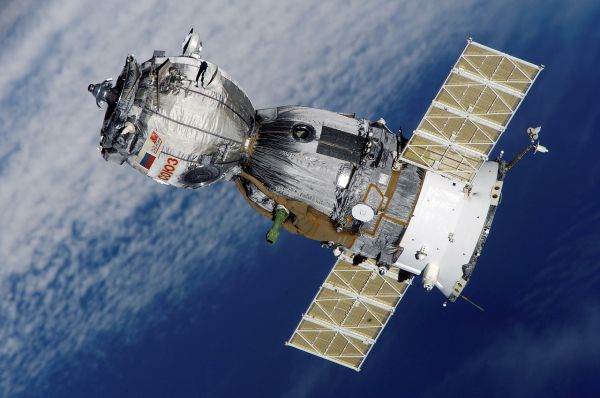 Billionaires' competition fills the sky with satellites