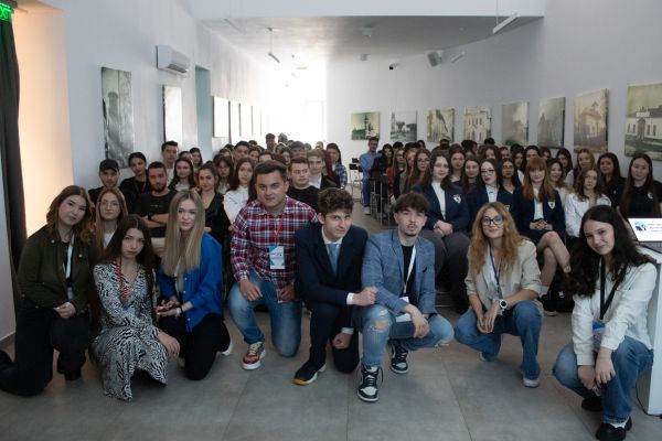 Sursa foto: https://buzau.consiliulelevilor.ro/