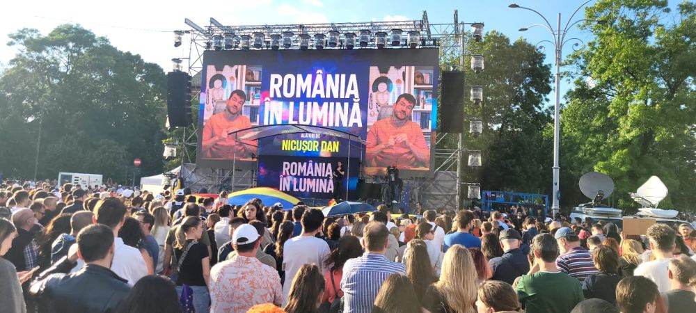 Mesaje de unitate pe scena mitingului "România în lumină" 