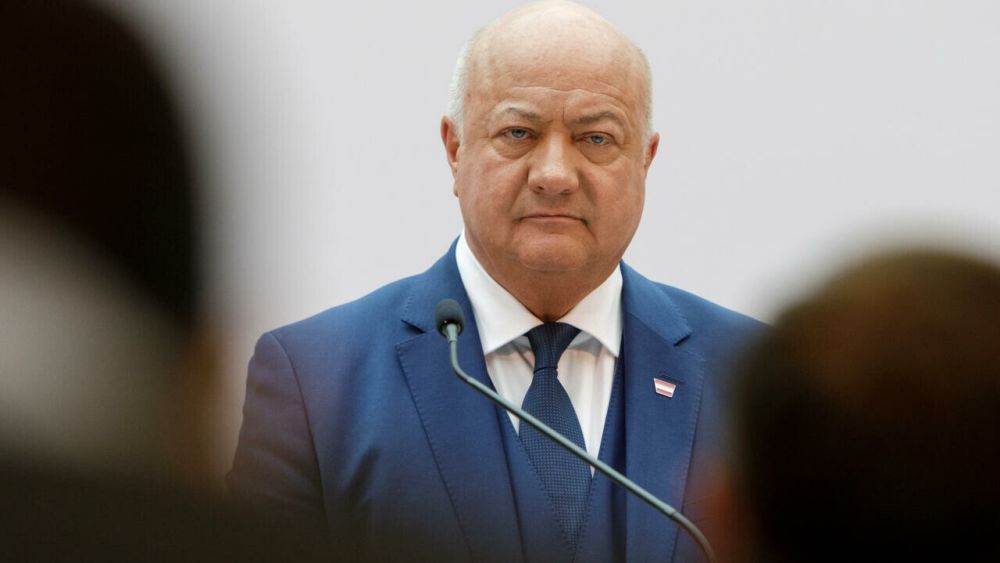 Surse: Cancelarul austriac spune "nein" faţă de NATO, dar este interesat de scutul nuclear francez