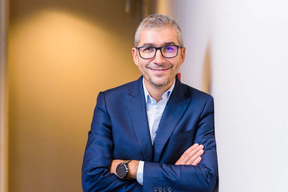 Peste 300.000 de antreprenori fac banking şi business prin BT Go