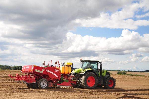 Comisia Europeană relaxează regulile pentru subvenţiile agricole