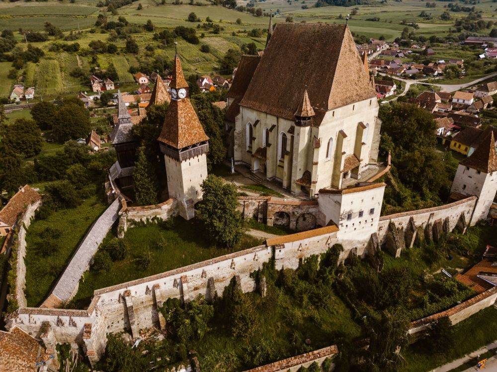 "România Atractivă" marchează un an de la lansare: peste 280.000 de utilizatori activi şi a doua cea mai descărcată aplicaţie turistică naţională