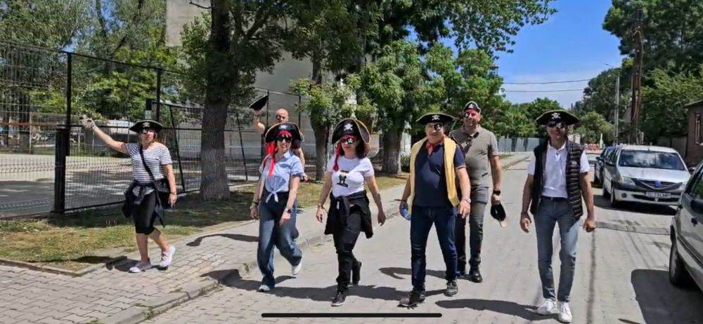 Turiştii sosiţi la Festivalul Piraţilor de la Sulina votează astăzi