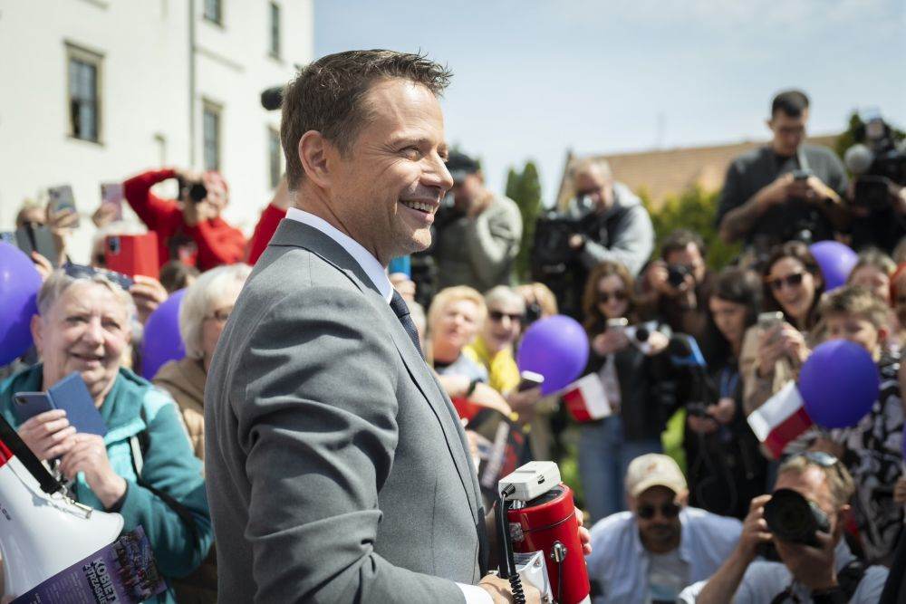 Trzaskowski câştigă primul tur al alegerilor prezidenţiale din Polonia cu 30% din voturi