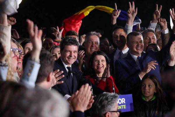 Source photo: facebook/ Nicuşor Dan