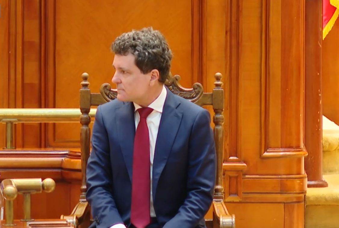 Nicuşor Dan - învestit Preşedinte al României