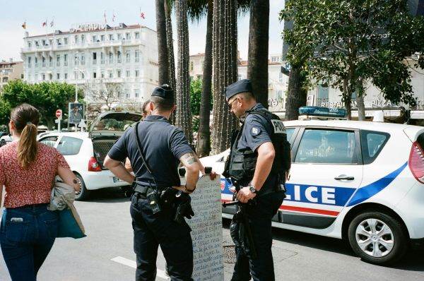 Act de sabotaj în timpul Festivalului de la Cannes, revendicat de grupuri anarhiste