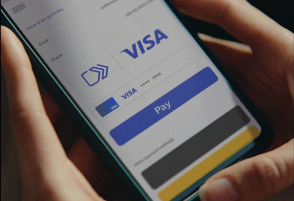 Studiu Visa: 4 din 5 români consideră esenţială securitatea plăţilor online