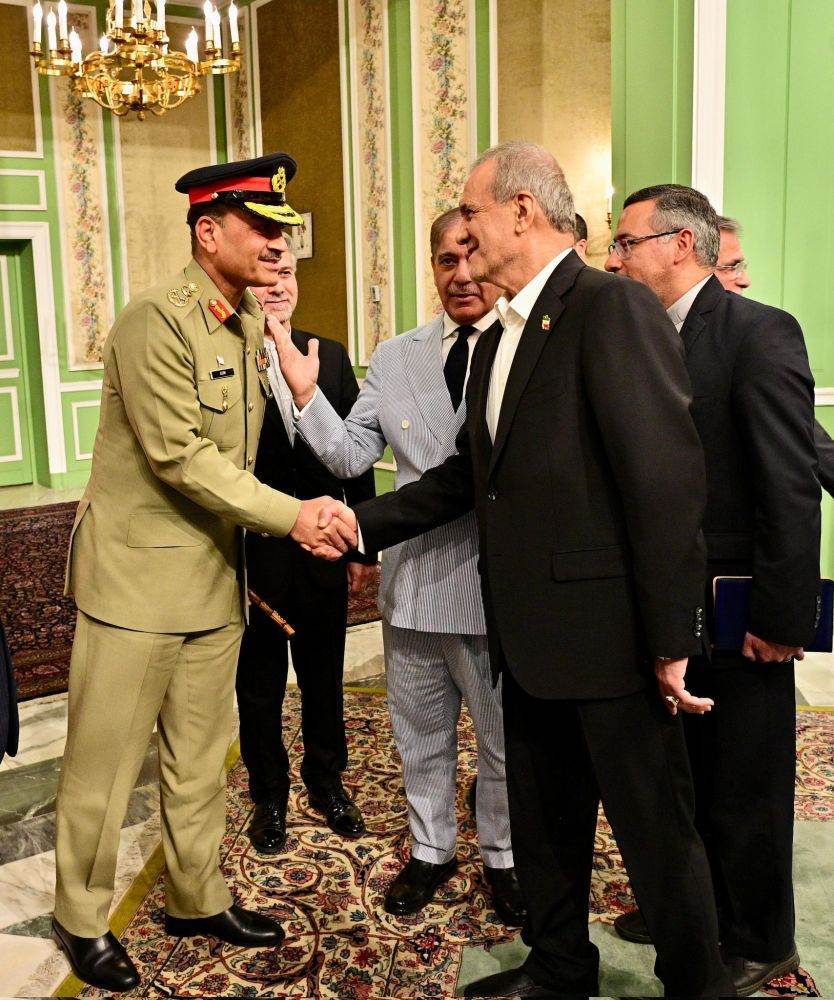 Preşedintele Iranului a sosit într-o vizită în Oman, mediator între Teheran şi Washington