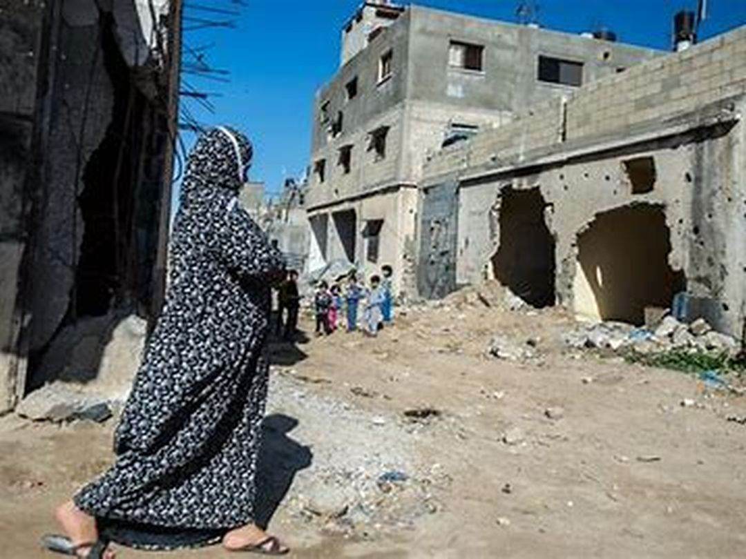 Mii de palestinieni iau cu asalt un centru de distribuţie alimentară în Rafah