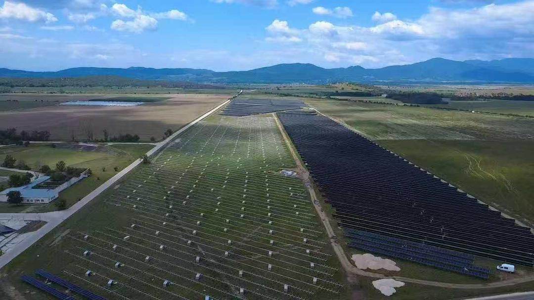 Grupul PPC îşi extinde prezenţa în Bulgaria cu un nou parc fotovoltaic de 88 MW